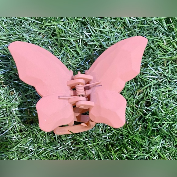 BRAND NEW WITH TAGS Eco-Chic Matte Butterfly Claw Clips - Picture 6 of 6